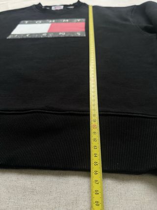 Sudadera Tommy Jeans Negra Logo Bandera