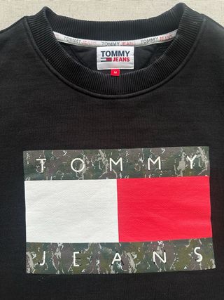 Sudadera Tommy Jeans Negra Logo Bandera