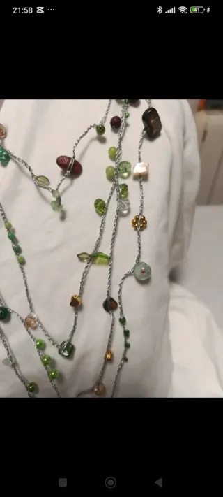 Collar largo con cuentas y dijes