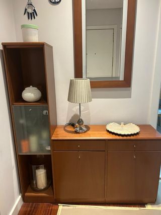 Mueble recibidor con espejo y estantería