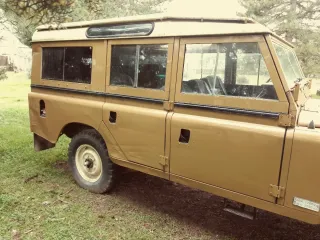 Land Rover Santana 109