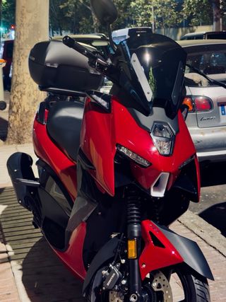 Zontes M125 2025 Maxi-Scooter Roja Negra