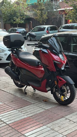 Zontes M125 2025 Maxi-Scooter Roja Negra