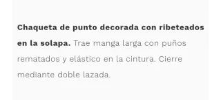 Chaqueta de punto roja con volantes.
