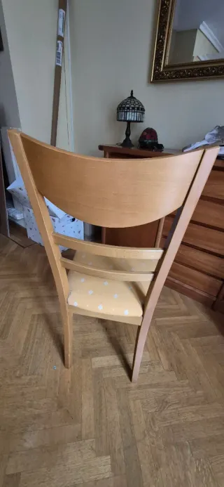 4 Sillas de Comedor de Madera y Tela