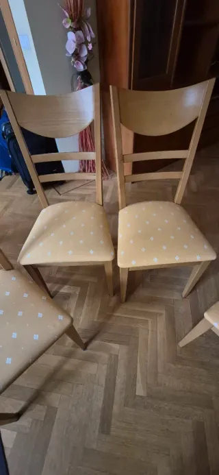 4 Sillas de Comedor de Madera y Tela