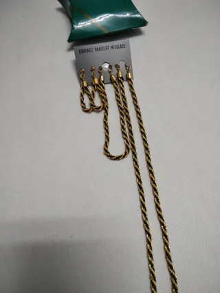 Conjunto Collar, Pulsera y Pendientes Nuevo