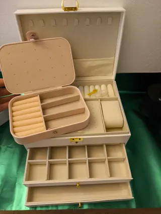 Set portagioie bianco e rosa