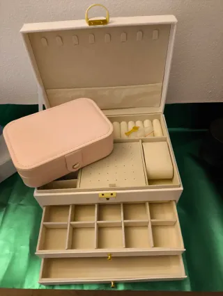 Set portagioie bianco e rosa