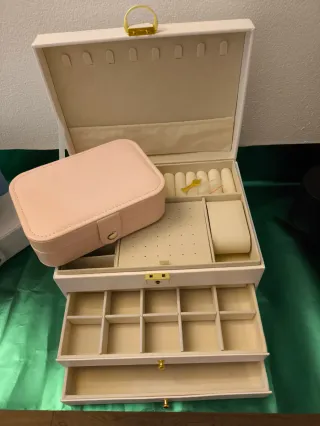 Set portagioie bianco e rosa