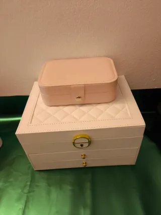 Set portagioie bianco e rosa