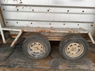 Se vende remolque caballo y medio