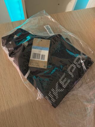 Top deportivo nike negro