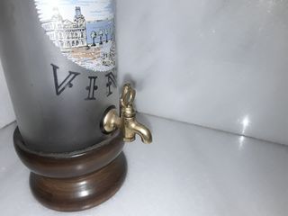 Dispensador de vino antiguo