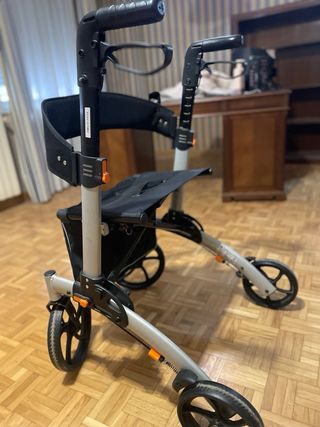 Andador Plegable con Asiento y Bolsa Marca BCOrtho