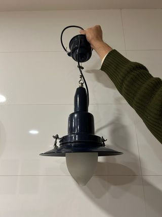 Lámpara marinera azul metal y cristal