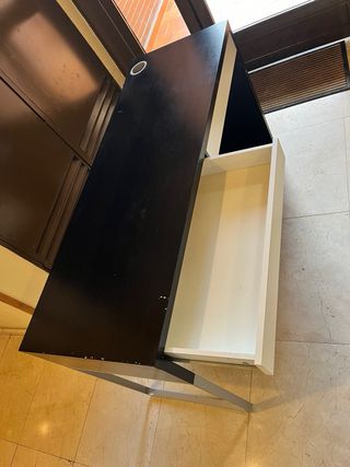 Escritorio moderno blanco y negro