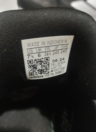 Zapatillas Adidas Negras y Blancas