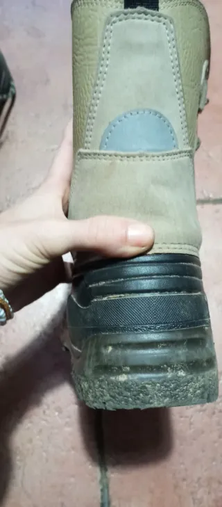 Botas de nieve Quechua beige y negras