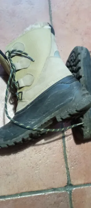 Botas de nieve Quechua beige y negras