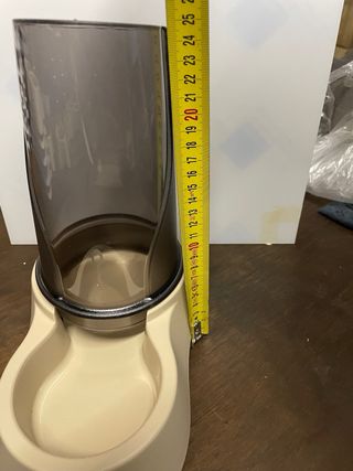 Dispenser cibo per animali senza coperchio