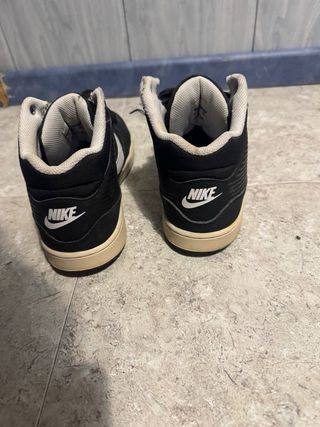 Zapatillas Nike Talla 41 Negras y Blancas