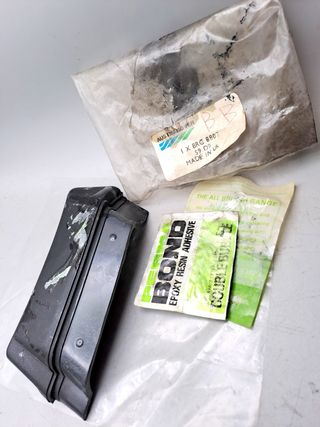 BRC8807 Acabado goma izq parachoques Rover SD1