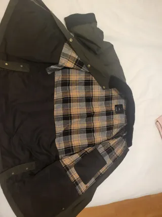 Chaqueta tipo Barbour Mango Verde Oliva