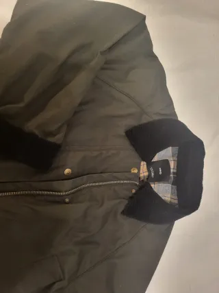 Chaqueta tipo Barbour Mango Verde Oliva