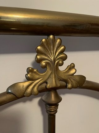 Cama de bronce antigua para restaurar