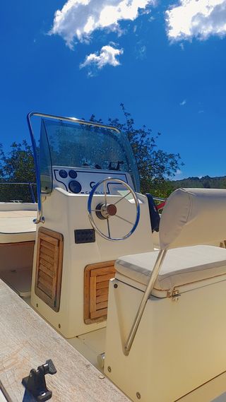 Lancha a motor  Capelli Cap 17 con remolque