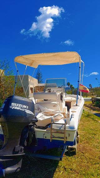 Lancha a motor  Capelli Cap 17 con remolque