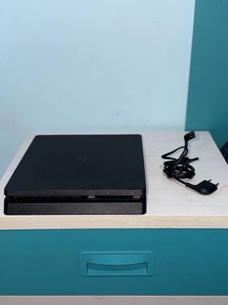 Consola Sony PS4 Slim Negra SIN MANDO URGE