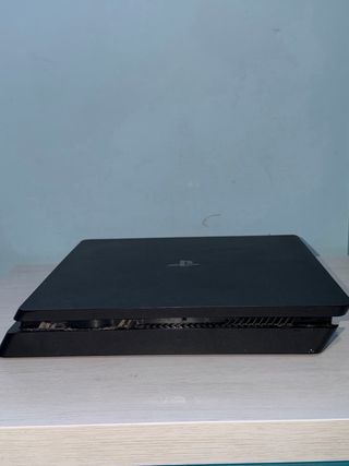 Consola Sony PS4 Slim Negra SIN MANDO URGE