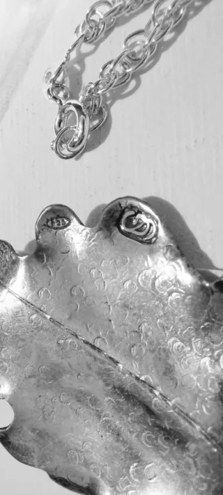 Ciondolo cesellato Ag 925 + catena