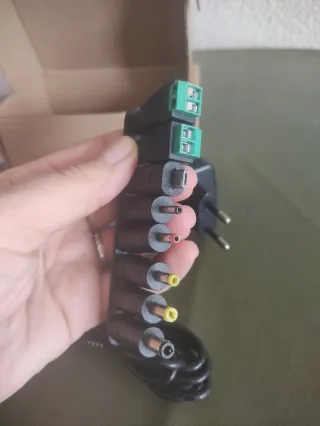 Adaptadores de corriente con varios pines