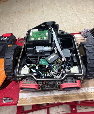 Cortacésped WORX Landroid WR213E 1300m²