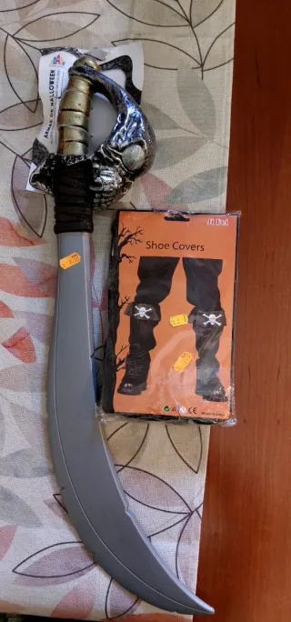 Espada Pirata y Cubrebotas Piratas nuevos