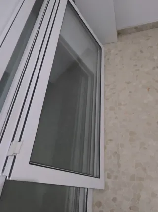 Ventanas de aluminio blanco Balcón y ventana