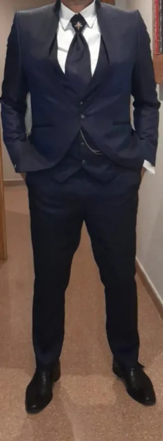 Traje azul marino