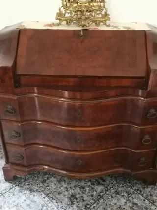 Escritorio antiguo de madera