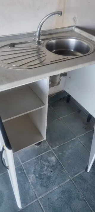 Cocina modular blanca y gris