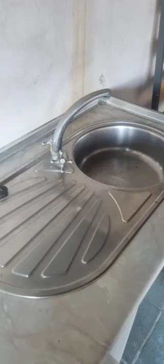 Cocina modular blanca y gris