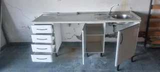 Cocina modular blanca y gris