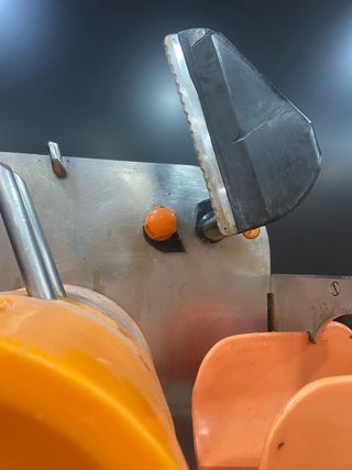 Exprimidor de naranjas profesional le falla una pi