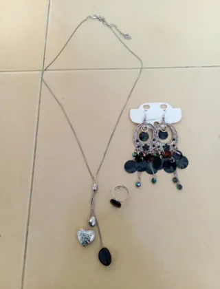 Conjunto collar corazón, anillo y pendientes NUEVO