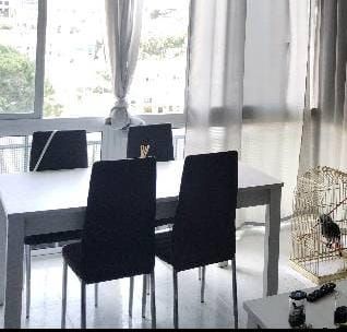 Mesa y 4 Sillas Comedor