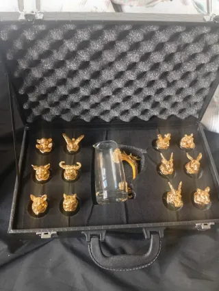 Vasos de Whisky Dorados y Transparentes