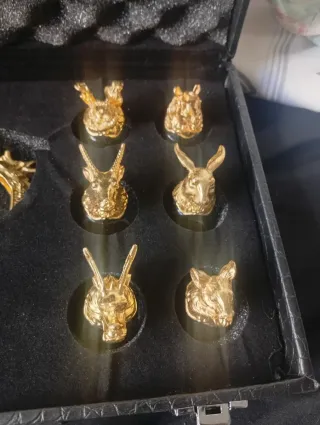 Vasos de Whisky Dorados y Transparentes