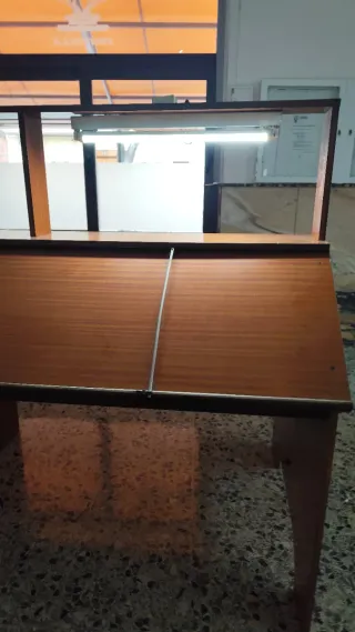 Mesa inclinada multislectura.